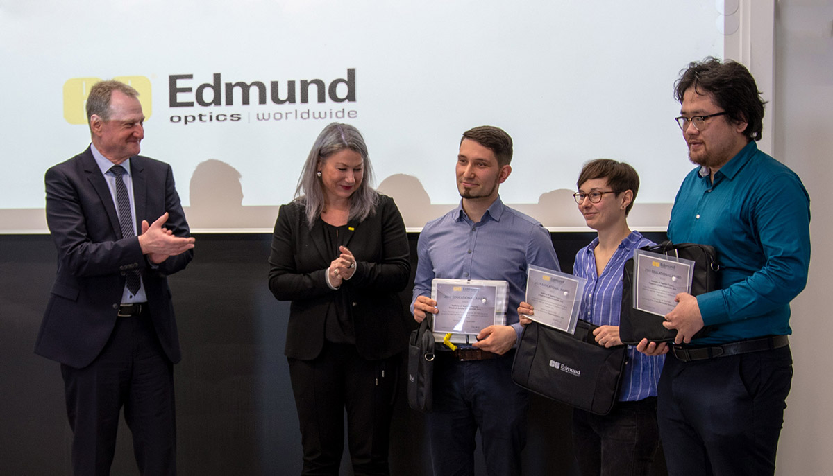 Group picture of the NeoVital project team and the laudators at the Edmund Optics Educational Award ceremony.
